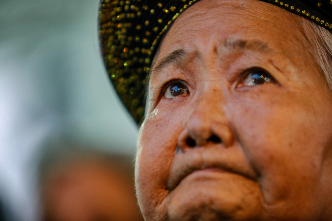 Người dân xếp hàng tiễn đưa linh cữu nguyên Thủ tướng Phan Văn Khải